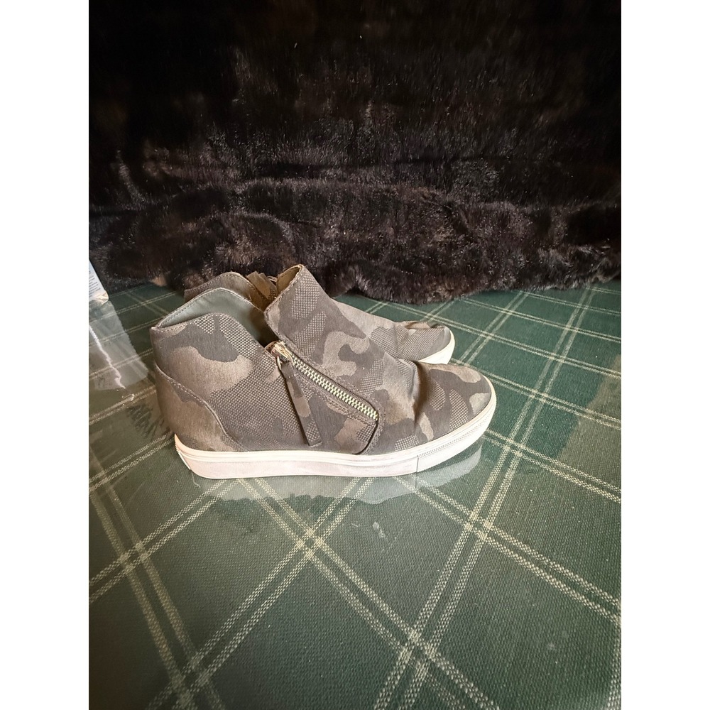 Steve Madden Womens Wedge Sneaker Camo Caliber Canvas Size 8